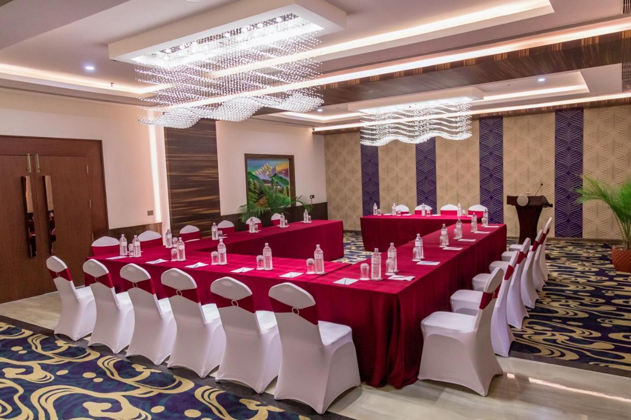 Hotel Mechi Crown Kakarvitta Екстер'єр фото