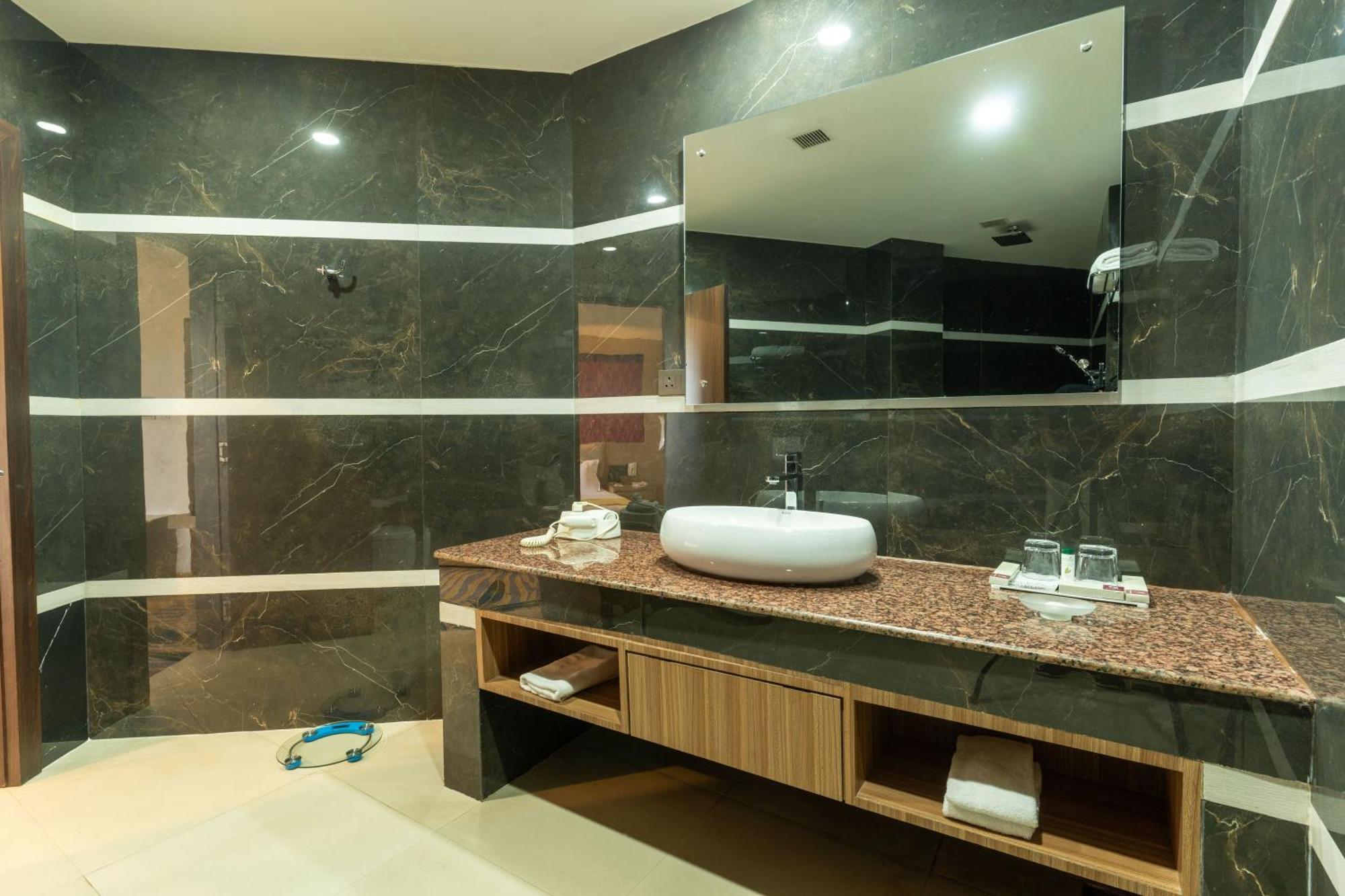 Hotel Mechi Crown Kakarvitta Екстер'єр фото